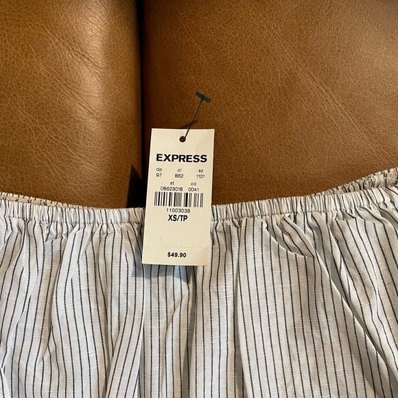 Express Off-Shoulder Striped Top - Picture 4 of 4